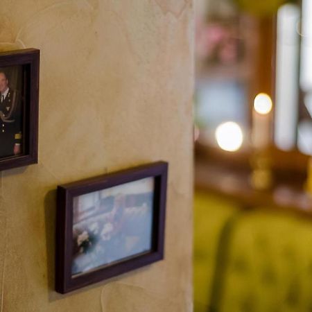 Pid Templem Hotel Ivano-Frankivszk Kültér fotó