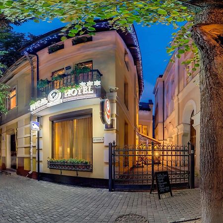 Pid Templem Hotel Ivano-Frankivszk Kültér fotó