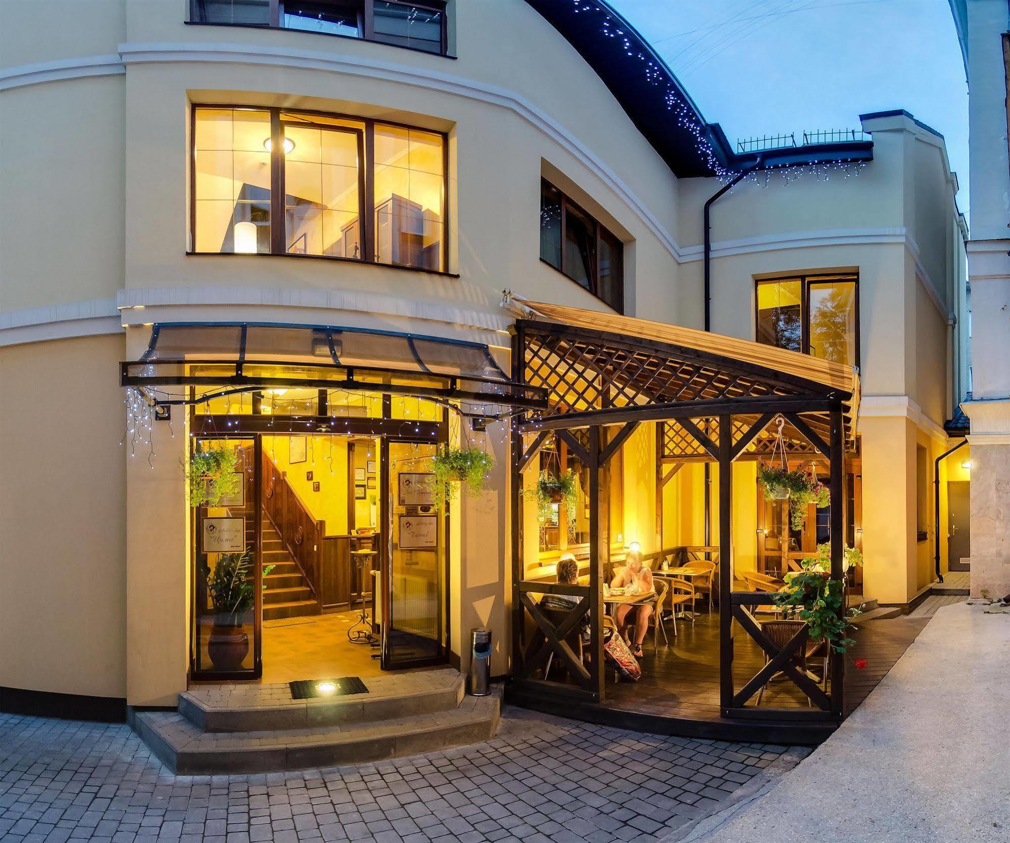 Pid Templem Hotel Ivano-Frankivszk Kültér fotó