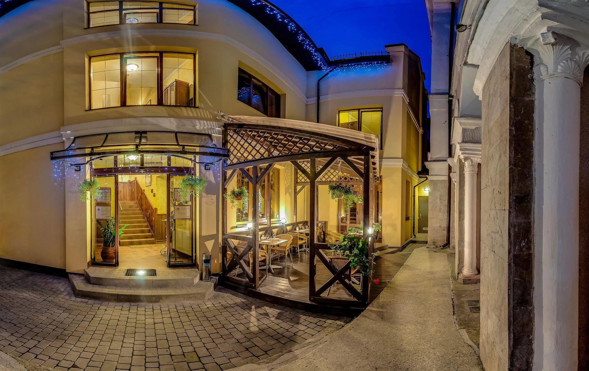 Pid Templem Hotel Ivano-Frankivszk Kültér fotó