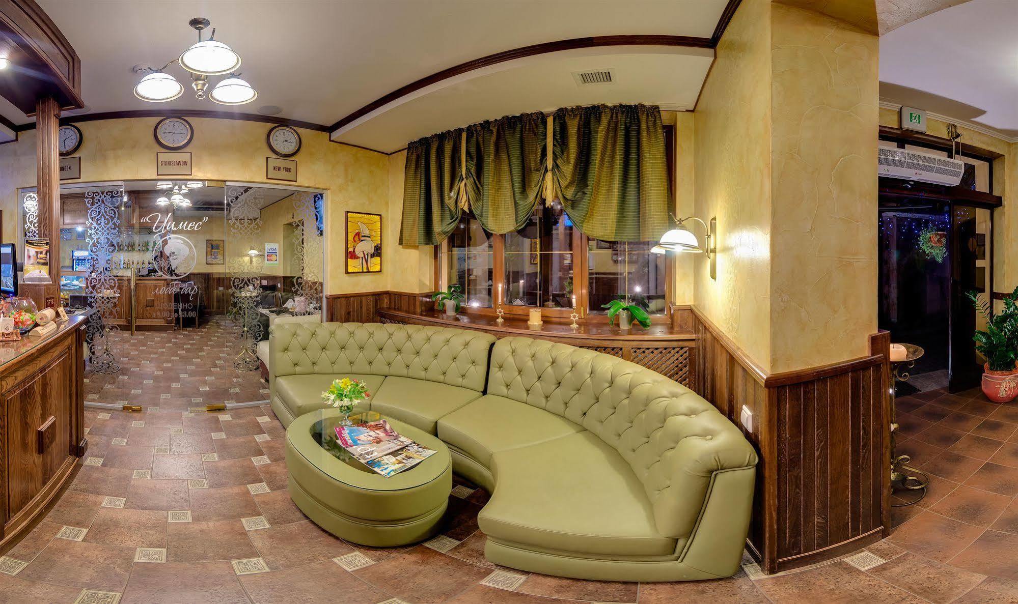 Pid Templem Hotel Ivano-Frankivszk Kültér fotó