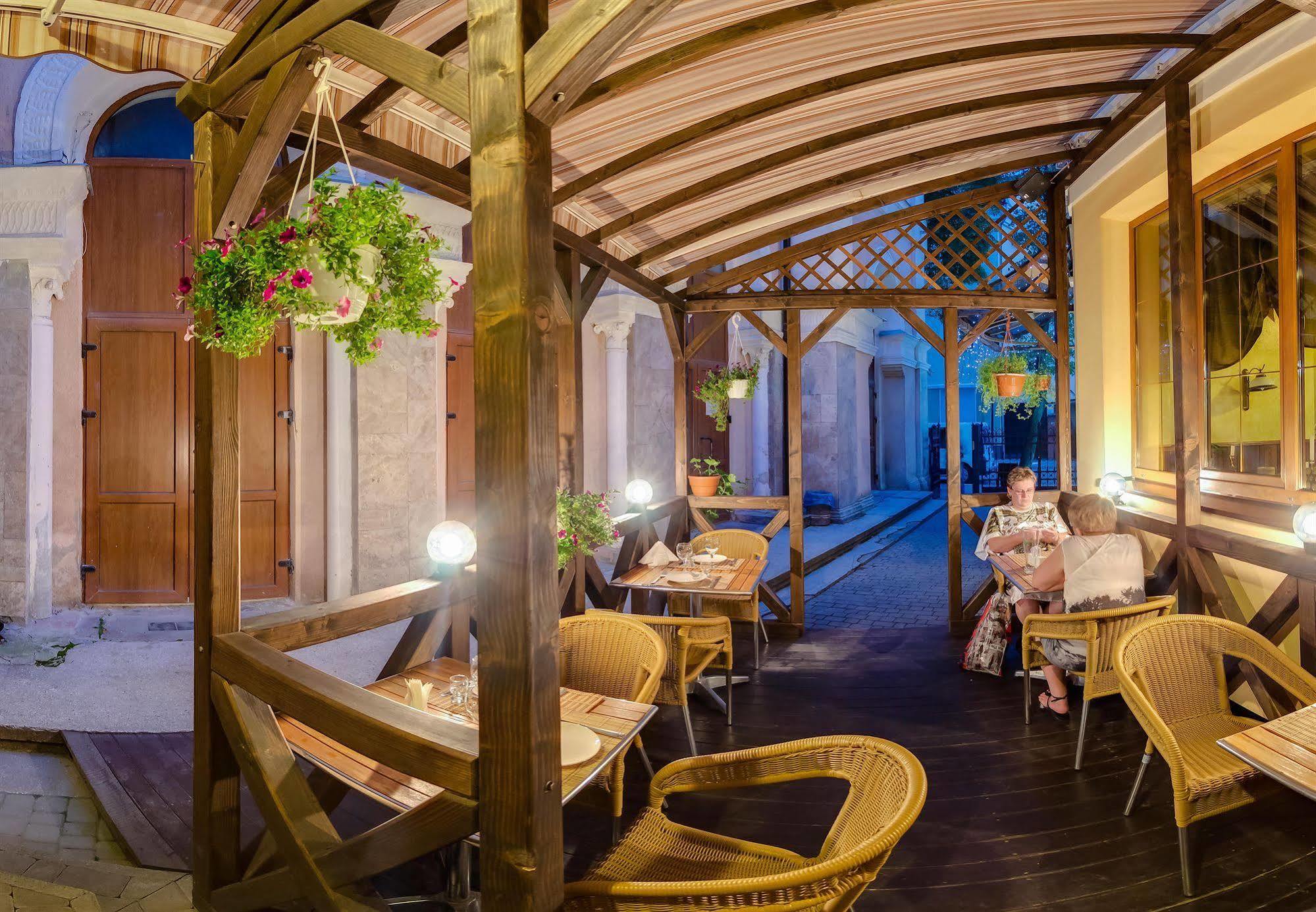 Pid Templem Hotel Ivano-Frankivszk Kültér fotó
